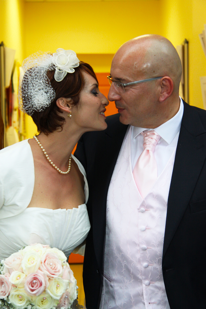 Photographe mariage Auch - Baiser à la mairie