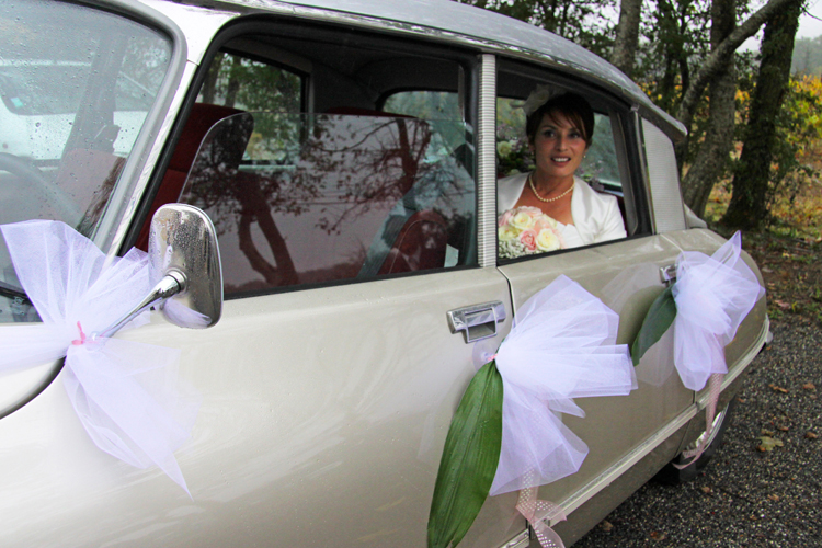 Photographe mariage Auch - La mariée en voiture