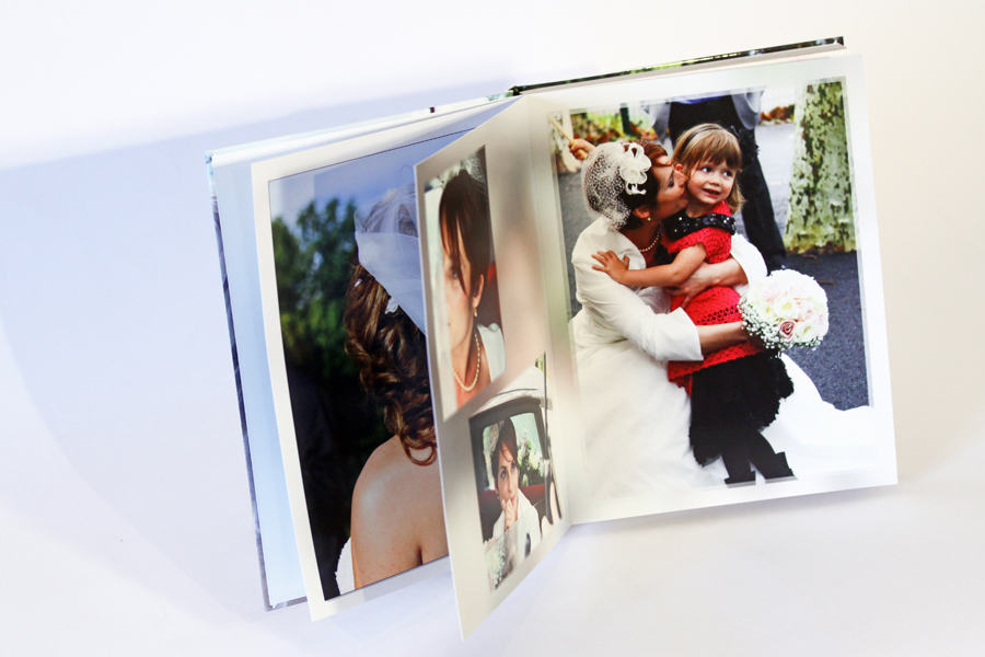 livre de mariage, la mariée avec sa fille